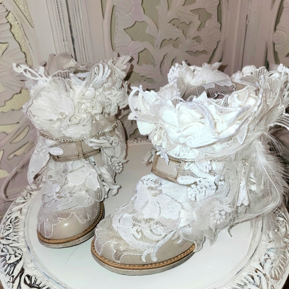"DEMPSEY" Rustic Romance Lace Wedding Ankle Boots - Picture 5 of 7